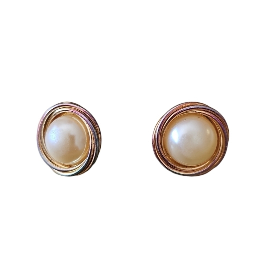 15mm Cultured Pearl Stud Earrings Rainbow Twirl Gold Metal